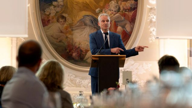 Bundesrat Beat Jans bei einer Rede im Hotel Bellevue.