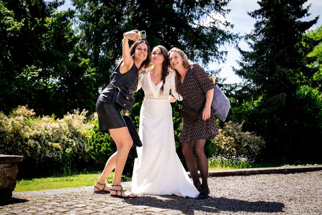Selfie mit Freundinnen und der Braut Hochzeitsfotograf